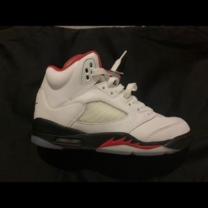 AIR JORDAN 5 RETRO
"Fire Red Silver Tongue 2020" Size 3.5